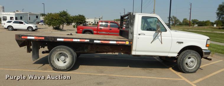 image for item DD0840 1994 Ford F450 Super Duty XL flatbed truck