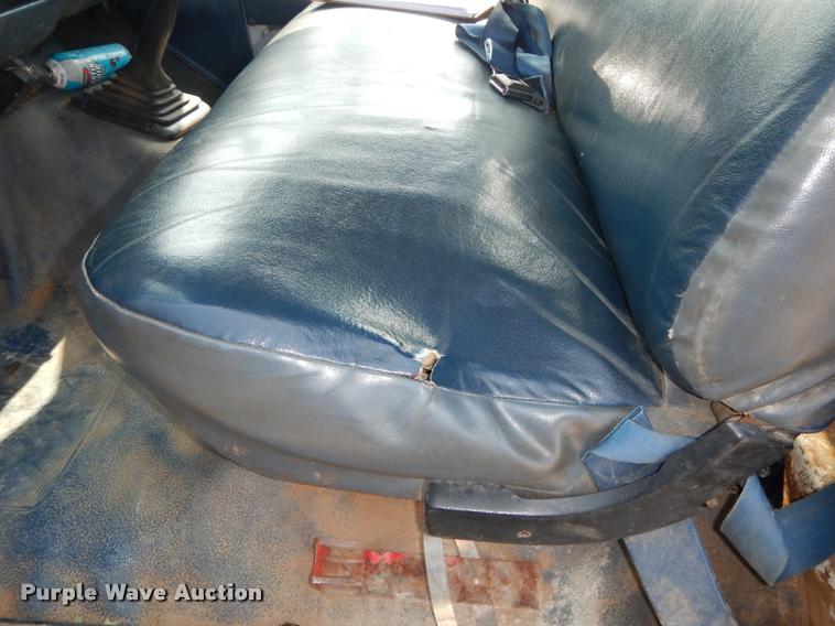 image for item DD0840 1994 Ford F450 Super Duty XL flatbed truck