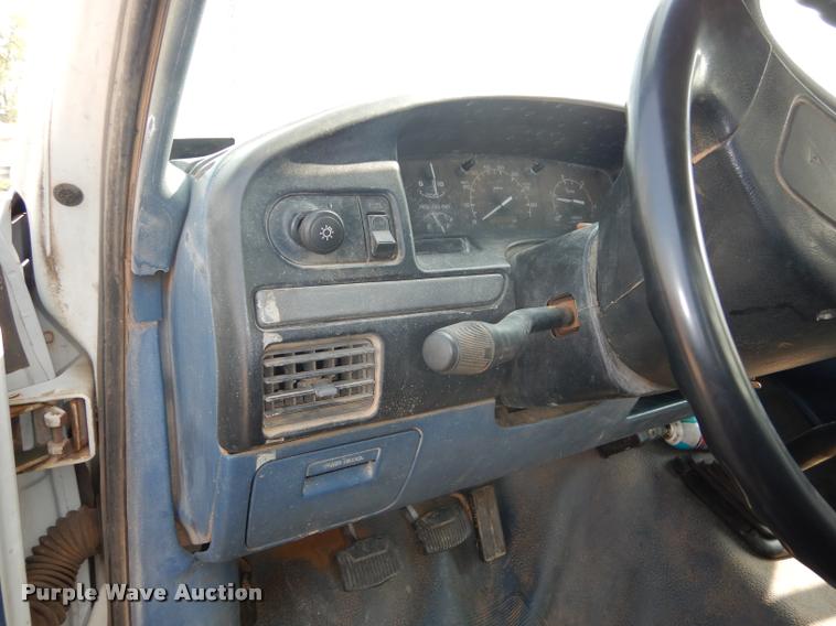 image for item DD0840 1994 Ford F450 Super Duty XL flatbed truck