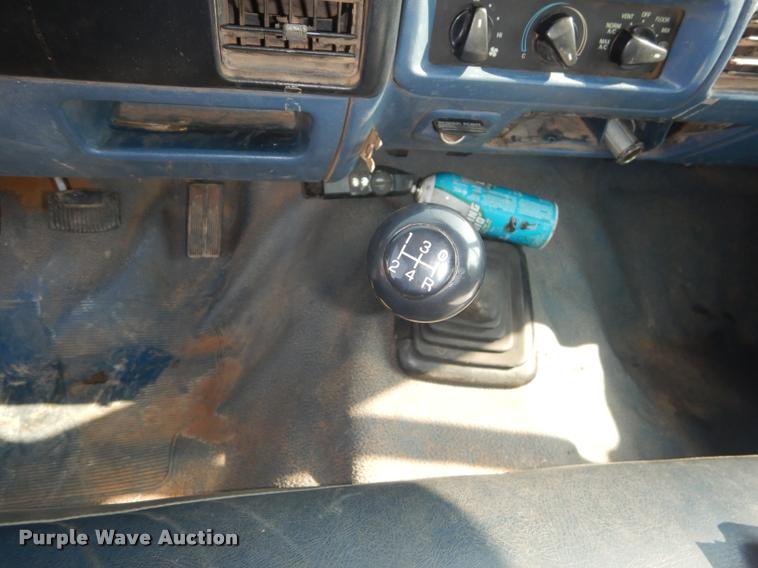 image for item DD0840 1994 Ford F450 Super Duty XL flatbed truck