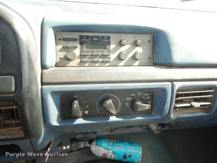 image for item DD0840 1994 Ford F450 Super Duty XL flatbed truck