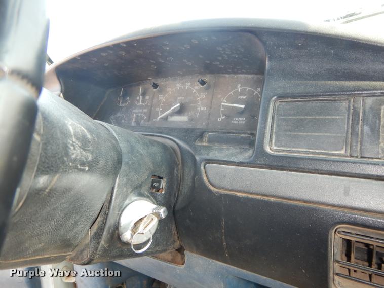 image for item DD0840 1994 Ford F450 Super Duty XL flatbed truck