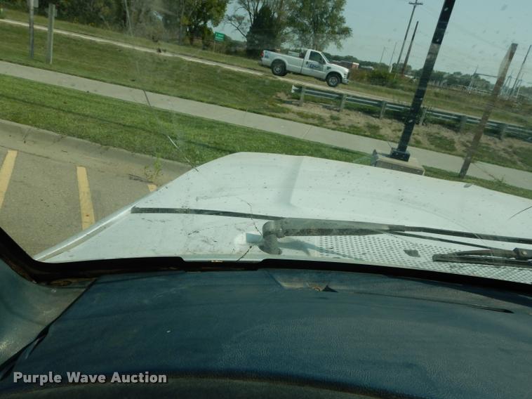 image for item DD0840 1994 Ford F450 Super Duty XL flatbed truck