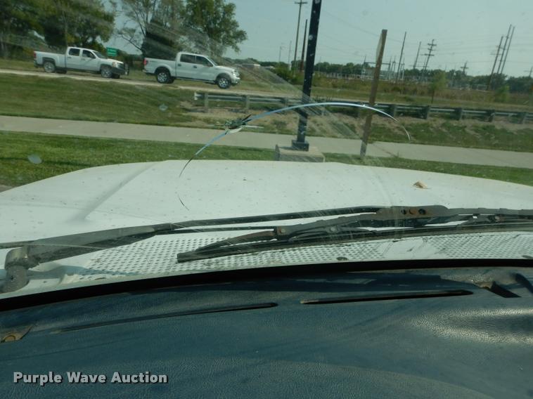 image for item DD0840 1994 Ford F450 Super Duty XL flatbed truck