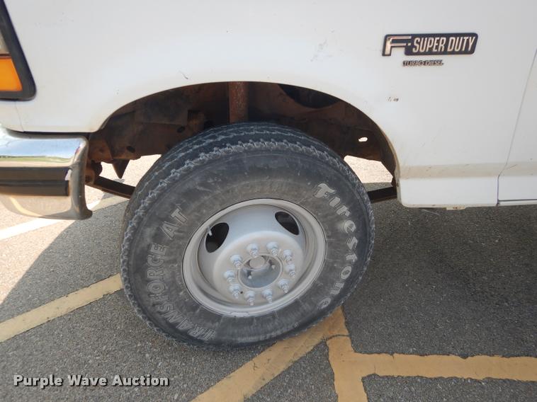 image for item DD0840 1994 Ford F450 Super Duty XL flatbed truck