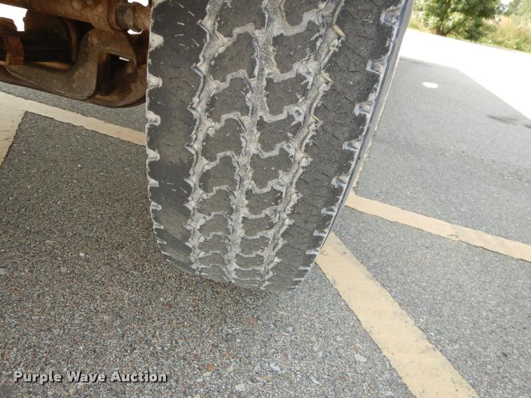 image for item DD0840 1994 Ford F450 Super Duty XL flatbed truck