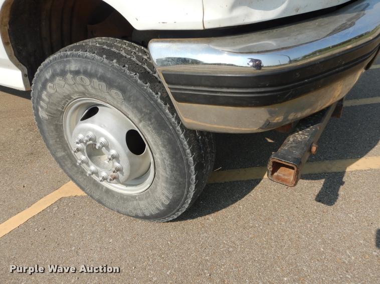 image for item DD0840 1994 Ford F450 Super Duty XL flatbed truck