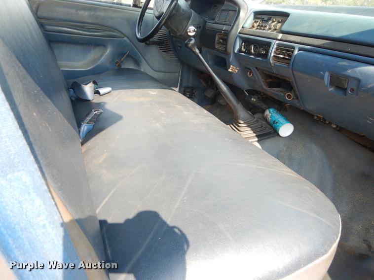 image for item DD0840 1994 Ford F450 Super Duty XL flatbed truck