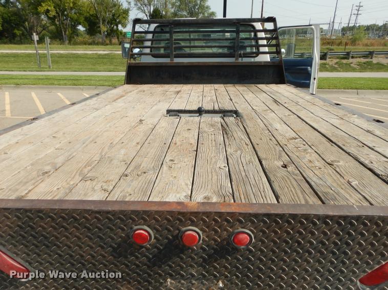 image for item DD0840 1994 Ford F450 Super Duty XL flatbed truck