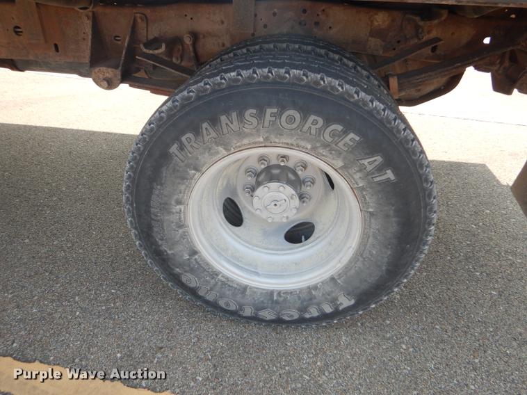 image for item DD0840 1994 Ford F450 Super Duty XL flatbed truck