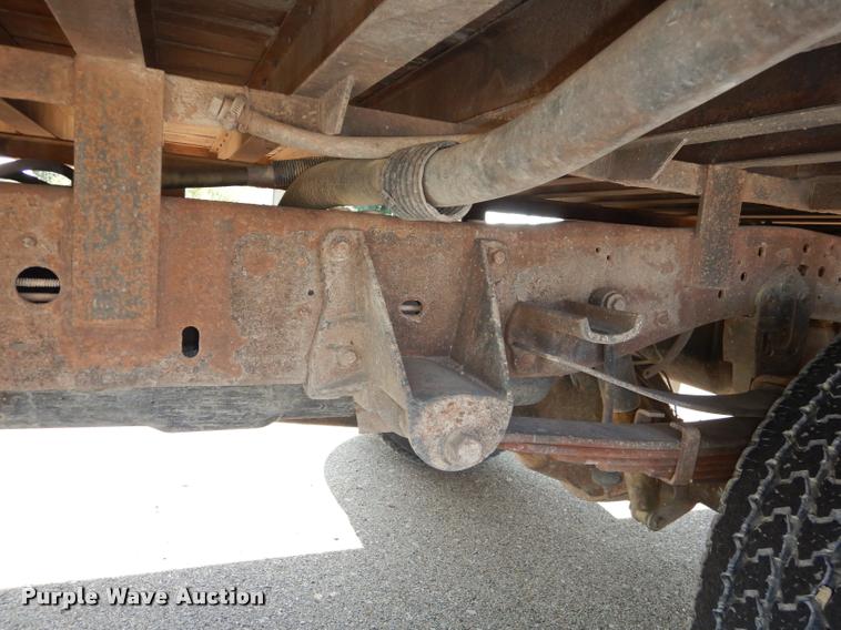 image for item DD0840 1994 Ford F450 Super Duty XL flatbed truck