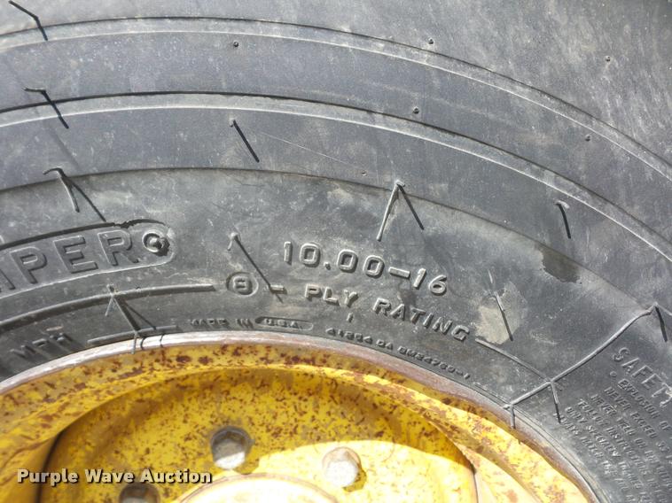 image for item DD1533 2005 John Deere 6320 tractor