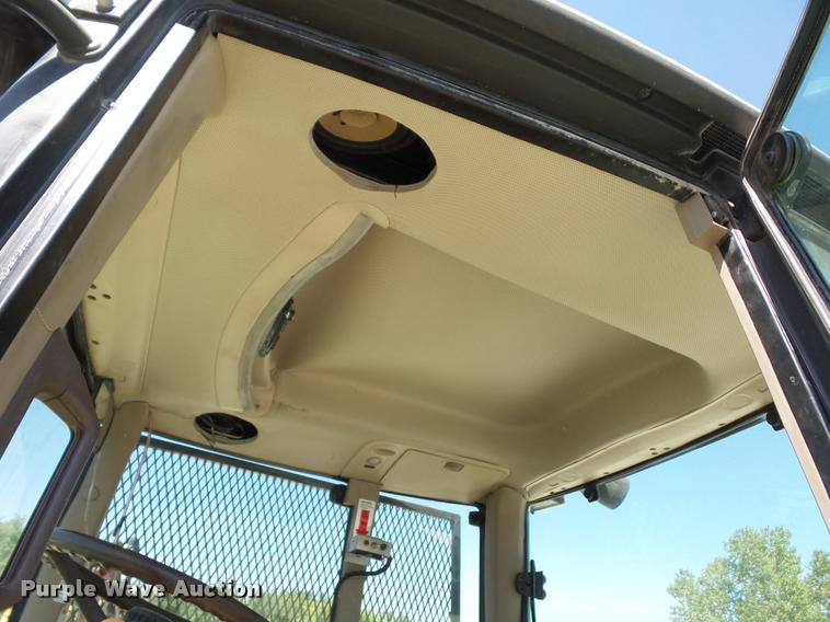 image for item DD1533 2005 John Deere 6320 tractor