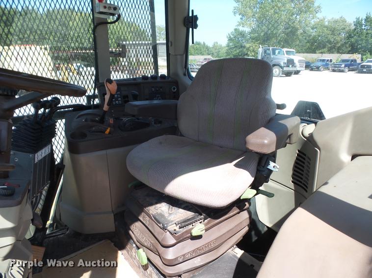 image for item DD1533 2005 John Deere 6320 tractor