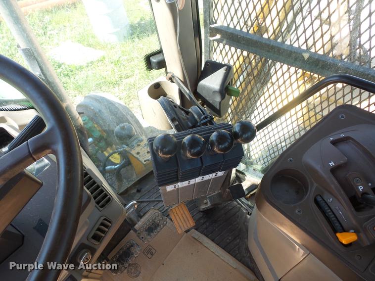 image for item DD1533 2005 John Deere 6320 tractor