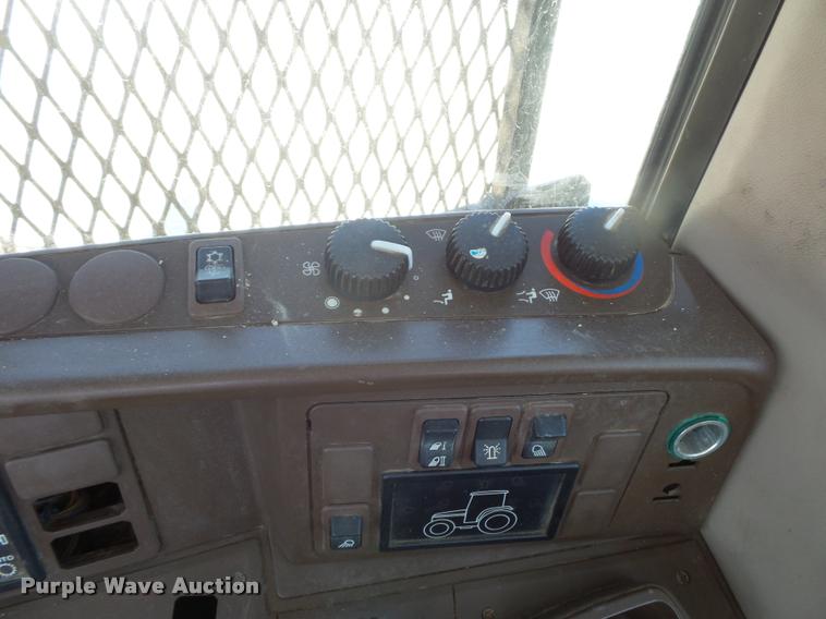 image for item DD1533 2005 John Deere 6320 tractor