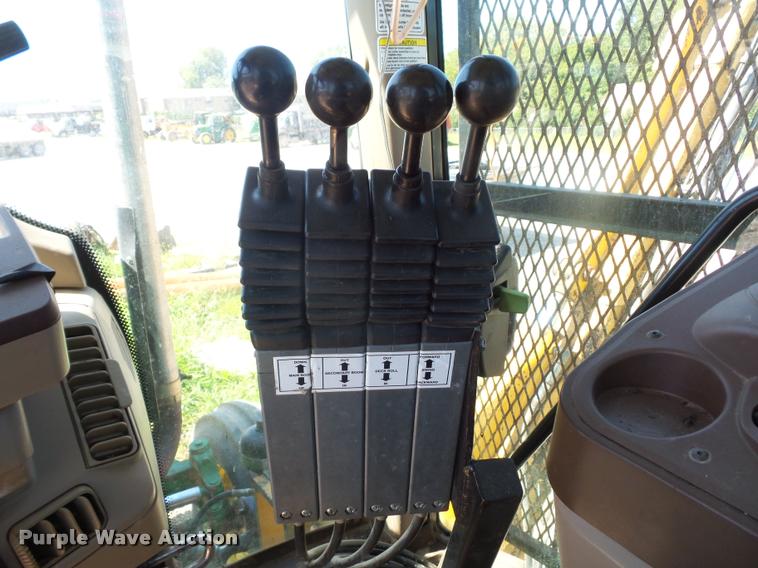 image for item DD1533 2005 John Deere 6320 tractor