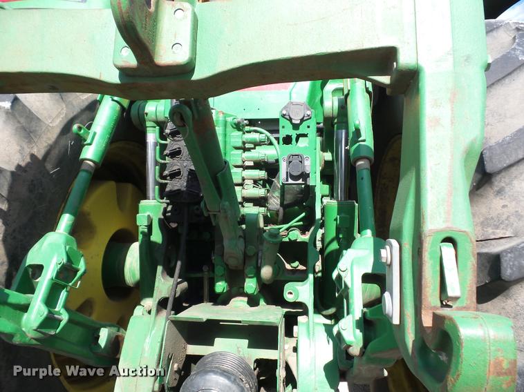 image for item DD1543 2004 John Deere 8520 MFWD tractor