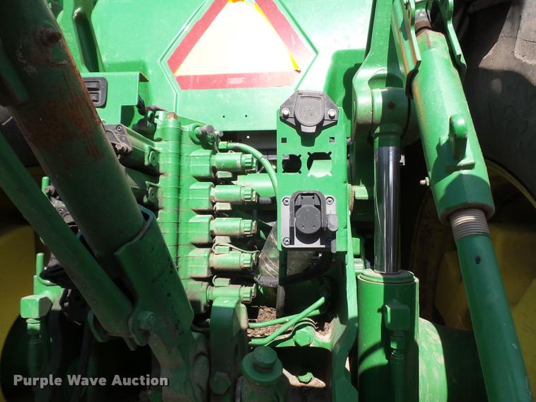 image for item DD1543 2004 John Deere 8520 MFWD tractor