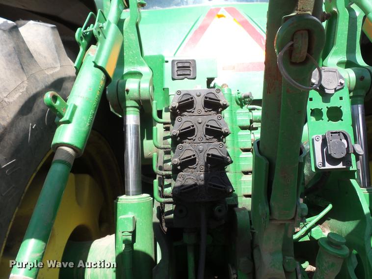 image for item DD1543 2004 John Deere 8520 MFWD tractor