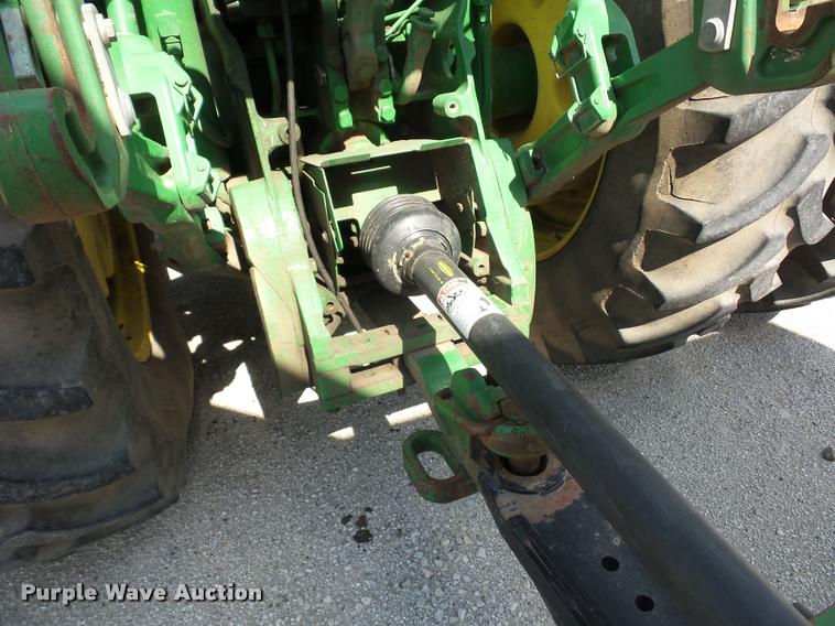 image for item DD1543 2004 John Deere 8520 MFWD tractor
