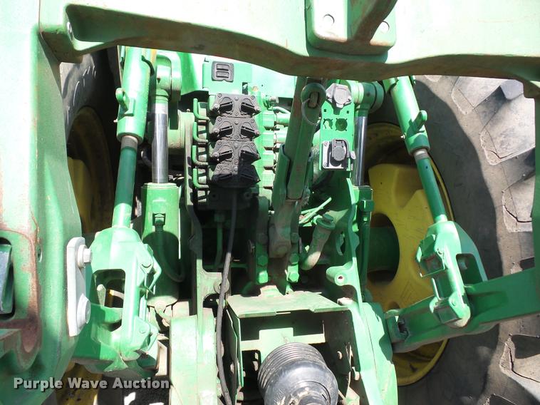 image for item DD1543 2004 John Deere 8520 MFWD tractor