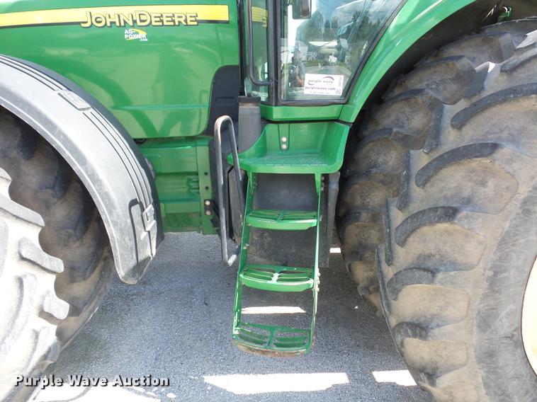 image for item DD1543 2004 John Deere 8520 MFWD tractor