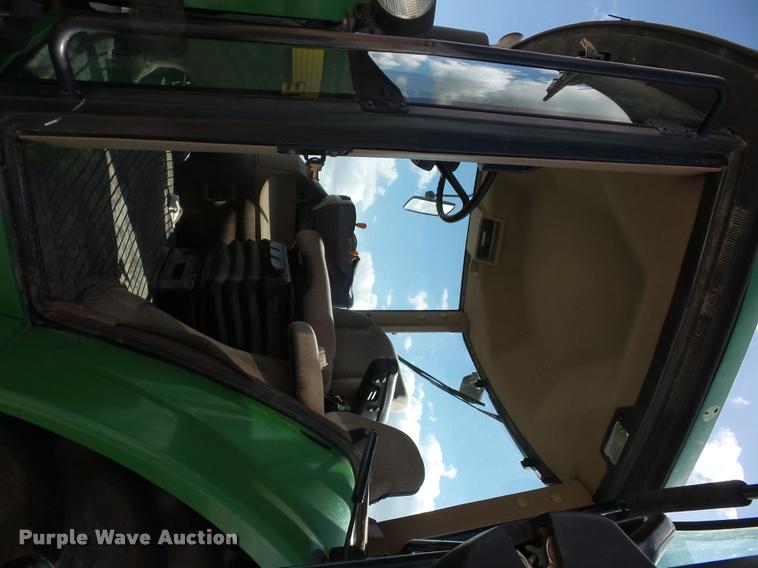 image for item DD1543 2004 John Deere 8520 MFWD tractor