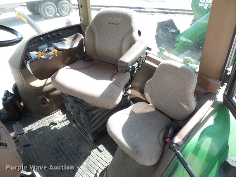 image for item DD1543 2004 John Deere 8520 MFWD tractor