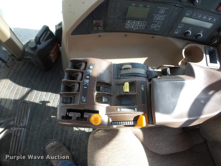 image for item DD1543 2004 John Deere 8520 MFWD tractor