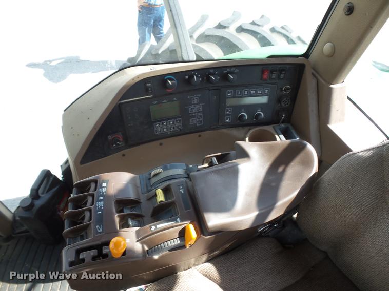 image for item DD1543 2004 John Deere 8520 MFWD tractor