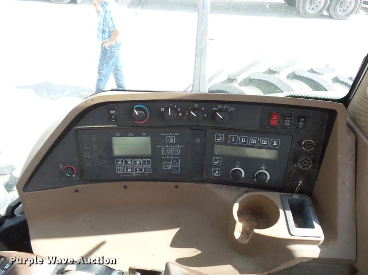 image for item DD1543 2004 John Deere 8520 MFWD tractor