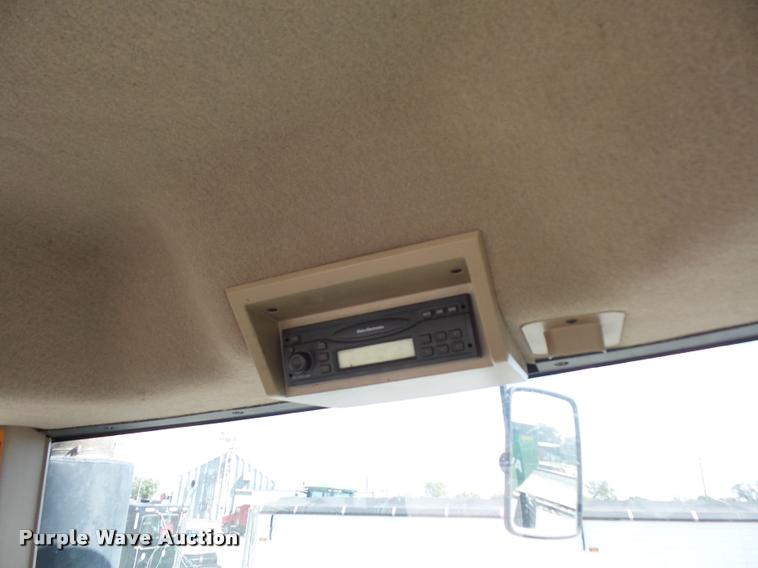 image for item DD1543 2004 John Deere 8520 MFWD tractor