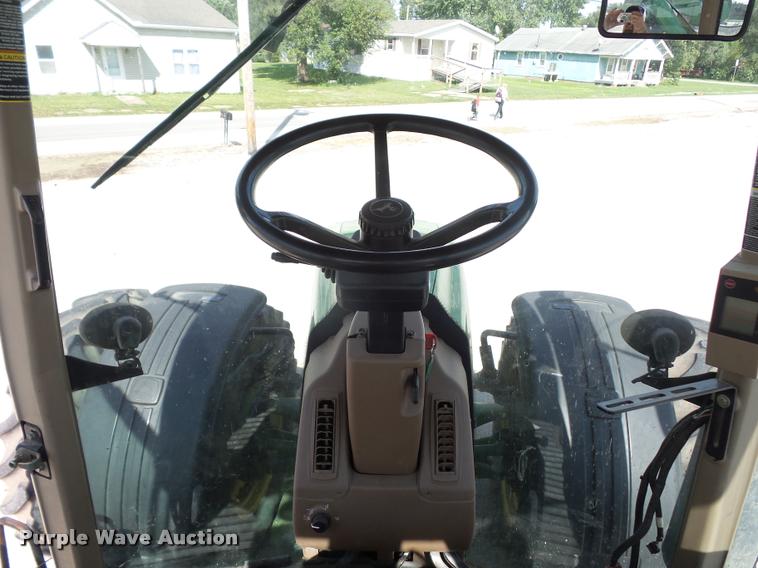 image for item DD1543 2004 John Deere 8520 MFWD tractor