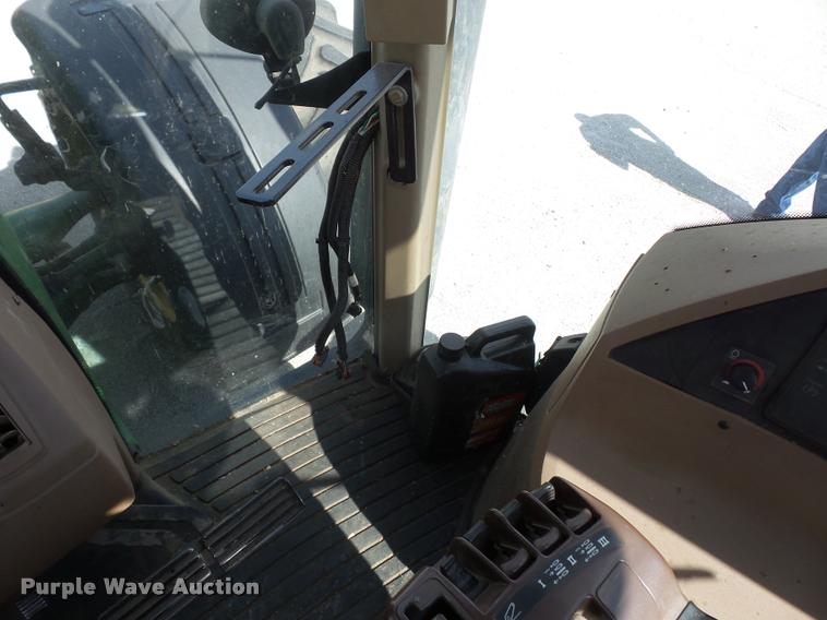 image for item DD1543 2004 John Deere 8520 MFWD tractor