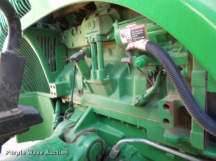 image for item DD1543 2004 John Deere 8520 MFWD tractor