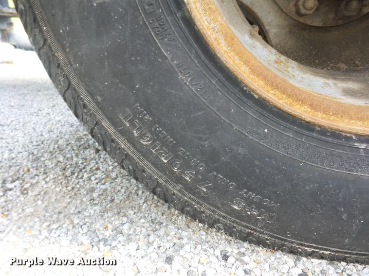 image for item DD1544 2001 Behnke sprayer trailer