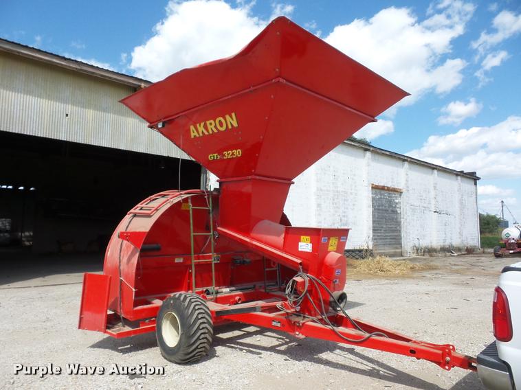 image for item DD1545 2014 Akron GTX3230 grain bagger