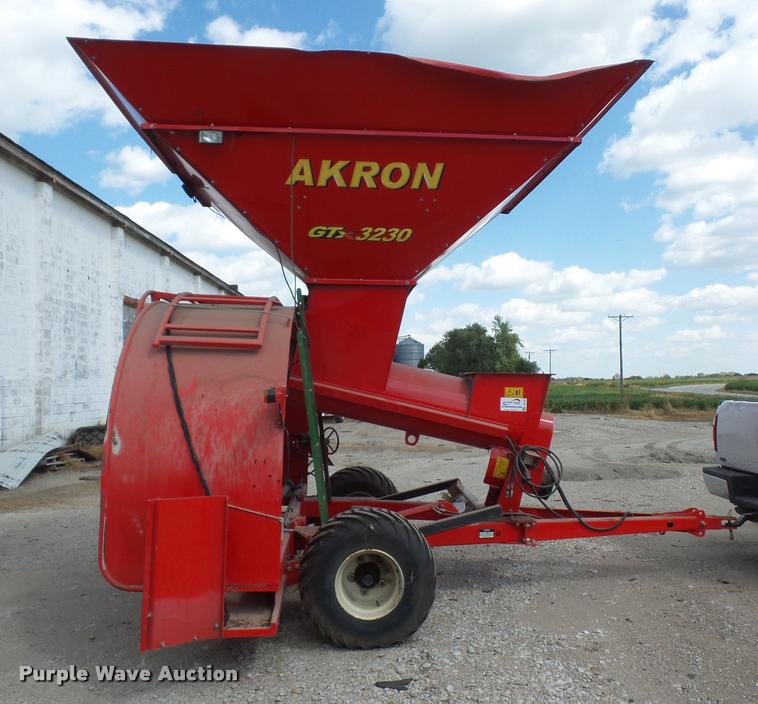 image for item DD1545 2014 Akron GTX3230 grain bagger