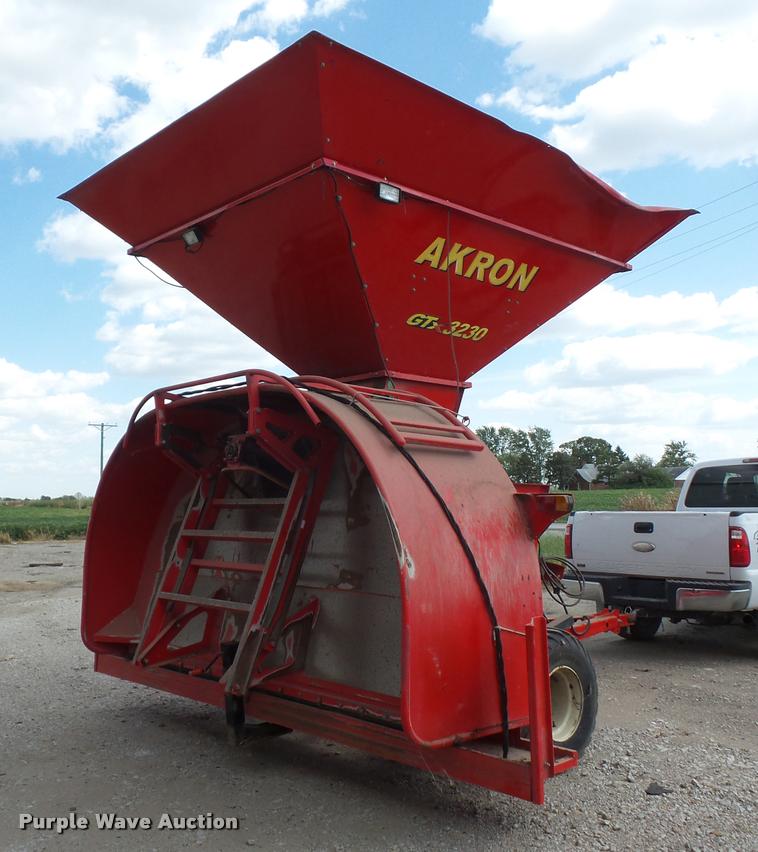 image for item DD1545 2014 Akron GTX3230 grain bagger