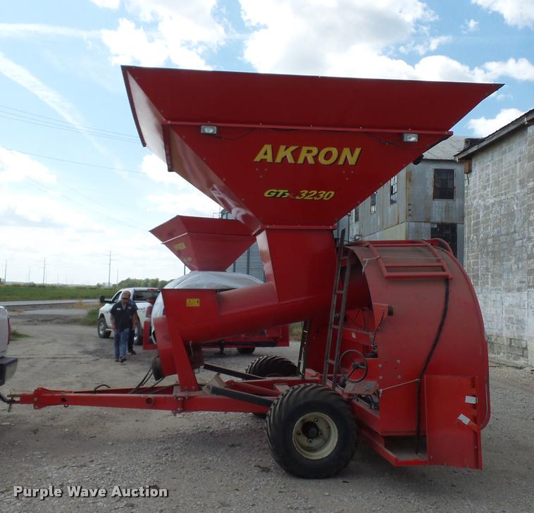 image for item DD1545 2014 Akron GTX3230 grain bagger