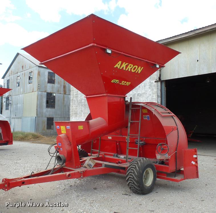 image for item DD1545 2014 Akron GTX3230 grain bagger