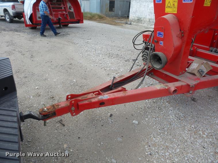 image for item DD1545 2014 Akron GTX3230 grain bagger