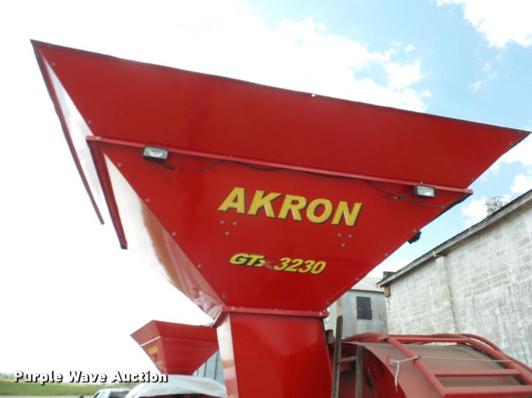 image for item DD1545 2014 Akron GTX3230 grain bagger