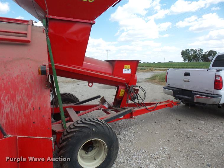 image for item DD1545 2014 Akron GTX3230 grain bagger
