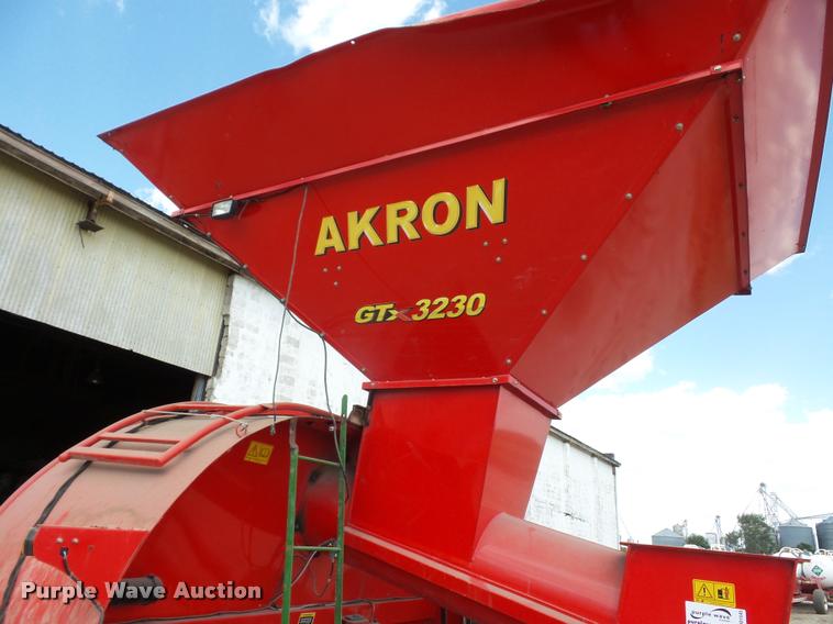 image for item DD1545 2014 Akron GTX3230 grain bagger