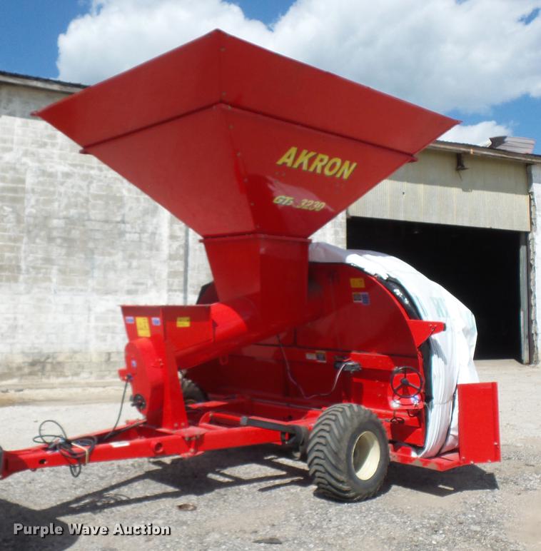 image for item DD1546 Akron GTX3230 grain bagger