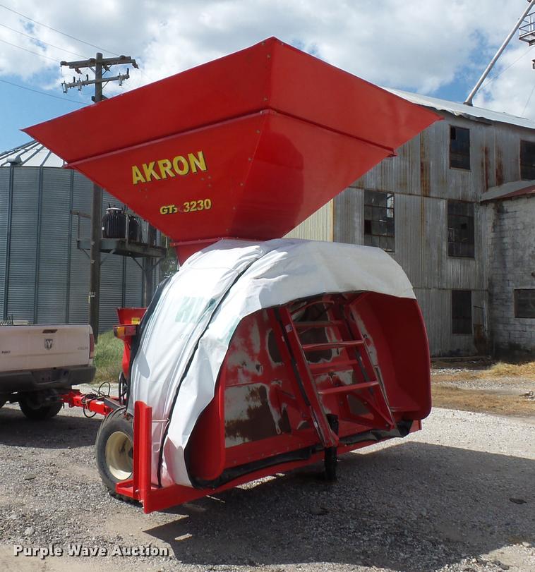image for item DD1546 Akron GTX3230 grain bagger