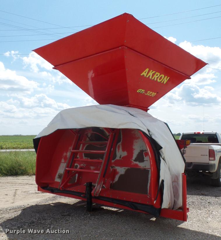 image for item DD1546 Akron GTX3230 grain bagger