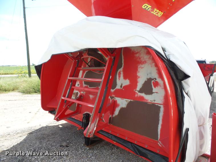 image for item DD1546 Akron GTX3230 grain bagger